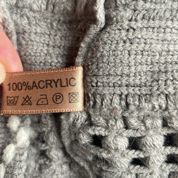 Very Soft Infinity Scarf - Picture 4 of 4